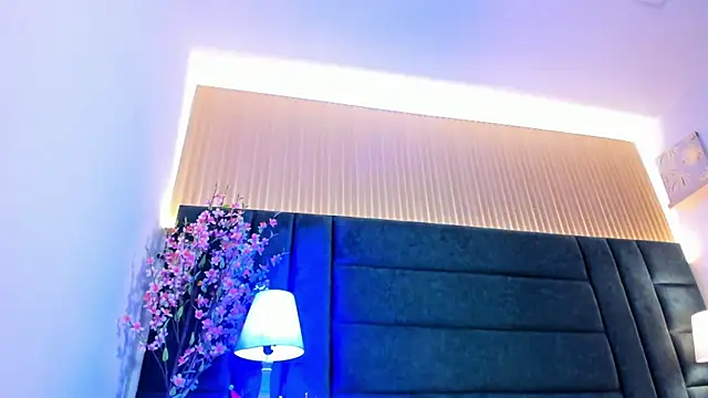 Snapshot of NaomyBaez chatting on December 12, 3:27 pm NaomyBaez online show from December 12, 3:27 pm