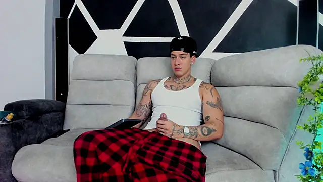 JUSTIN FULLER1 online show from November 8, 4:40 pm