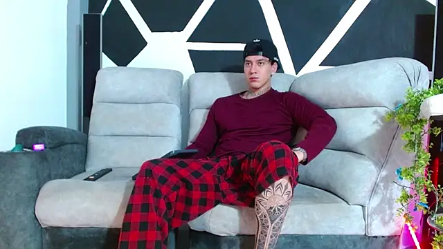 JUSTIN FULLER1 online show from November 20, 8:41 pm