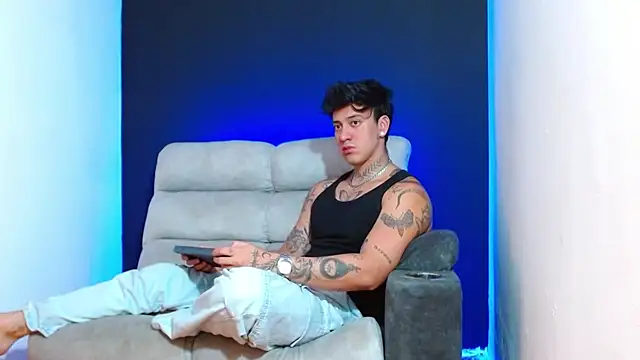 JUSTIN FULLER1 online show from December 21, 3:41 pm