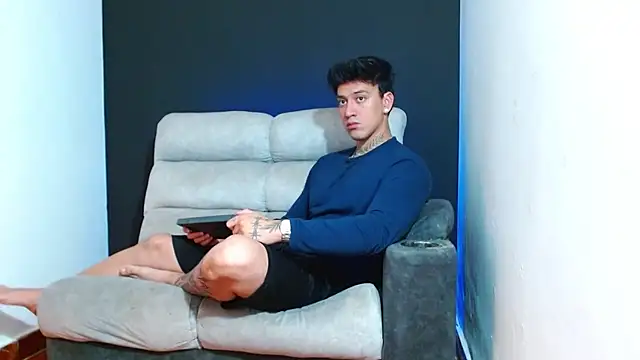 JUSTIN FULLER1 online show from January 16, 8:24 pm