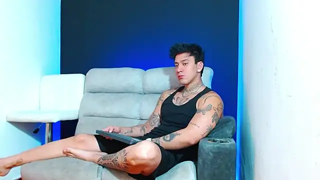 JUSTIN FULLER1 online show from February 14, 7:43 pm