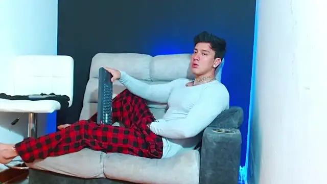 JUSTIN FULLER1 online show from March 10, 6:46 pm