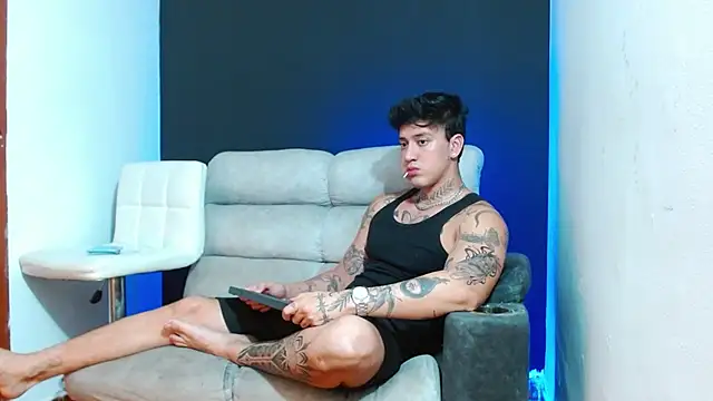 JUSTIN FULLER1 online show from April 22, 10:22 pm