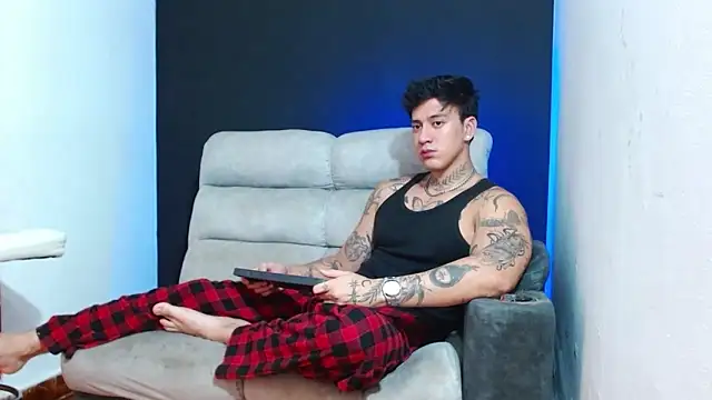 JUSTIN FULLER1 online show from June 1, 1:57 pm