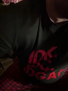 Snapshot of showoff79vers chatting on January 4, 5:37 am showoff79vers online show from January 4, 5:37 am