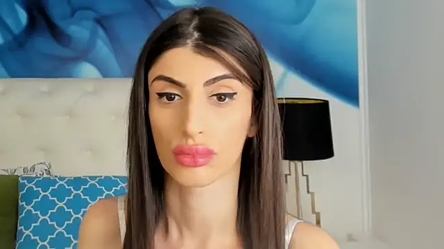 SkinnyDolly online show from February 9, 9:28 pm