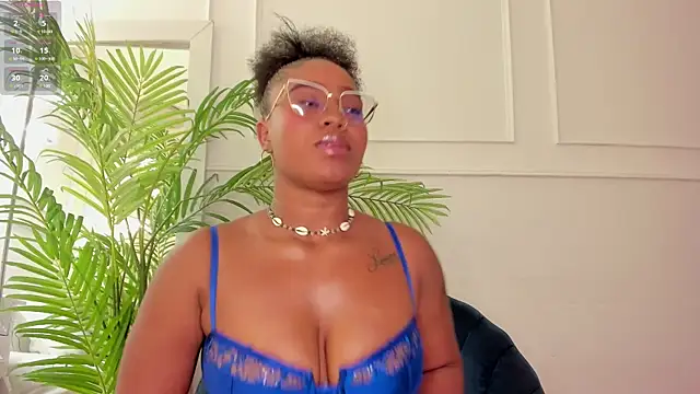 Abril Storm online show from February 26, 8:33 pm