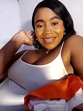 Abril Storm online show from October 12, 9:03 pm