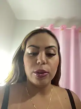 lariic online show from January 28, 10:45 pm