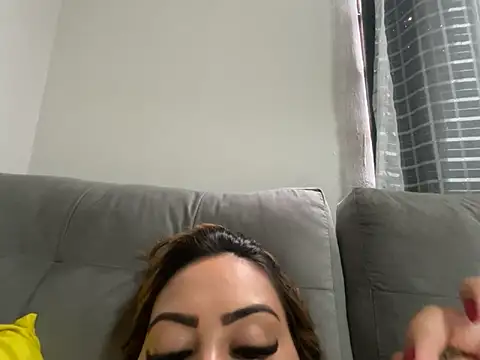 lariic online show from March 22, 6:25 pm