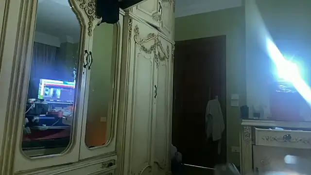 Snapshot of emylolo9 chatting on January 4, 4:32 pm emylolo9 online show from January 4, 4:32 pm