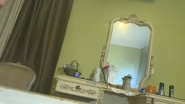 Snapshot of emylolo9 chatting on January 23, 9:18 pm emylolo9 online show from January 23, 9:18 pm