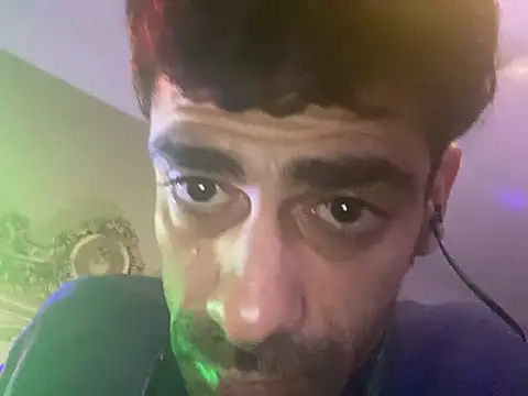 Snapshot of emylolo9 chatting on February 8, 1:11 am emylolo9 online show from February 8, 1:11 am