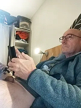 bogland33 online show from October 29, 8:10 pm