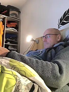 bogland33 online show from November 14, 7:45 pm