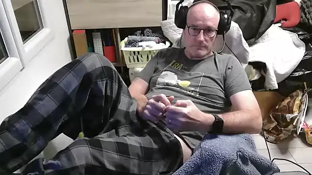 bogland33 online show from November 27, 8:11 pm