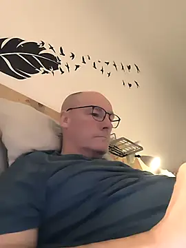 bogland33 online show from December 4, 8:39 pm