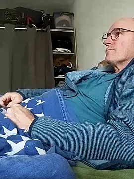 bogland33 online show from February 7, 12:53 pm