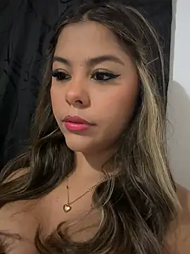 Snapshot of tuckersabrina chatting on December 14, 8:45 am tuckersabrina online show from December 14, 8:45 am