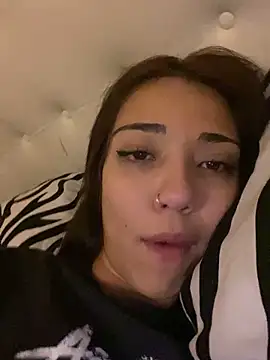 Snapshot of kittyprettybby chatting on October 31, 4:35 am kittyprettybby online show from October 31, 4:35 am