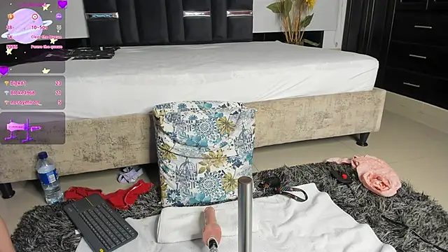 Snapshot of kinky_polar chatting on January 22, 4:44 am kinky polar online show from January 22, 4:44 am