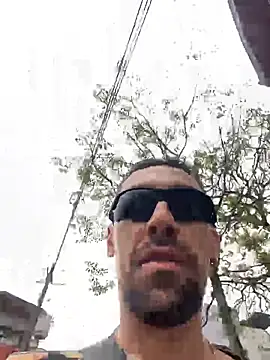 Snapshot of dantedesirexx chatting on December 21, 2:15 pm dantedesirexx online show from December 21, 2:15 pm