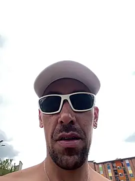 Snapshot of dantedesirexx chatting on March 1, 6:21 pm dantedesirexx online show from March 1, 6:21 pm