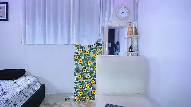 Snapshot of alaia_03 chatting on December 14, 12:33 pm alaia 03 online show from December 14, 12:33 pm