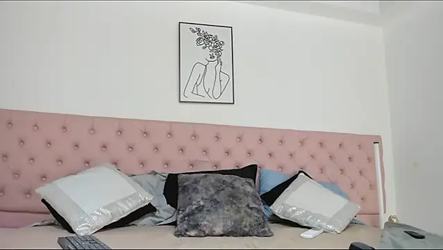 CarolinaGlamour online show from March 4, 7:09 pm