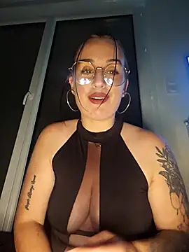 Snapshot of lindsay_33off chatting on October 16, 10:44 pm lindsay 33off online show from October 16, 10:44 pm