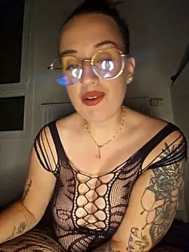 Snapshot of lindsay_33off chatting on November 18, 9:08 pm lindsay 33off online show from November 18, 9:08 pm