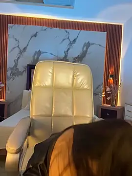 Jeen Taylor online show from April 16, 9:39 pm