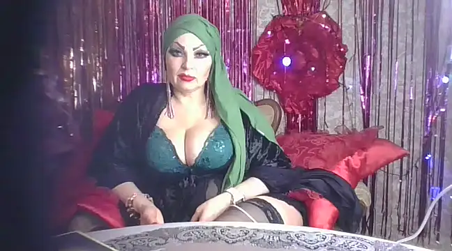 Snapshot of Izabella_gold chatting on March 8, 3:50 am Izabella gold online show from March 8, 3:50 am