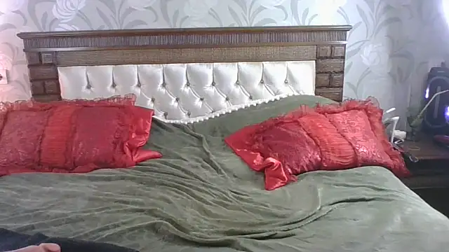 Snapshot of Izabella_gold chatting on October 8, 3:20 pm Izabella gold online show from October 8, 3:20 pm