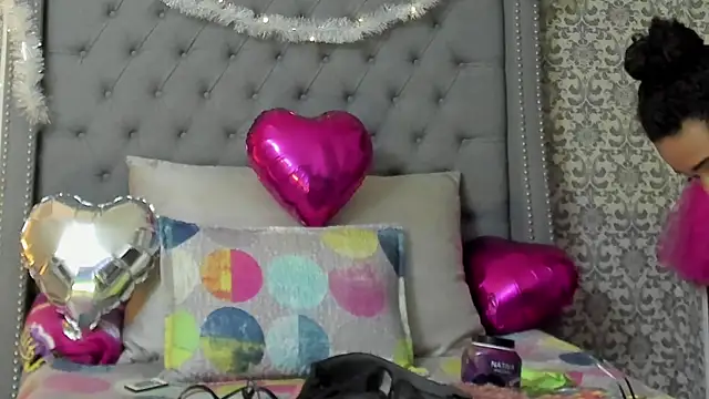 evafoxs online show from December 15, 6:40 am