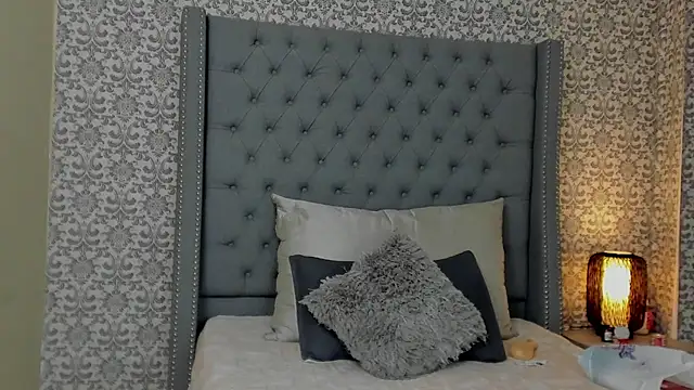 evafoxs online show from March 11, 1:01 pm