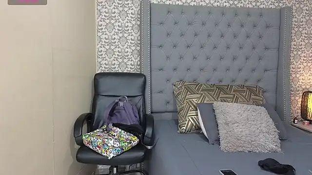 evafoxs online show from March 20, 3:04 pm