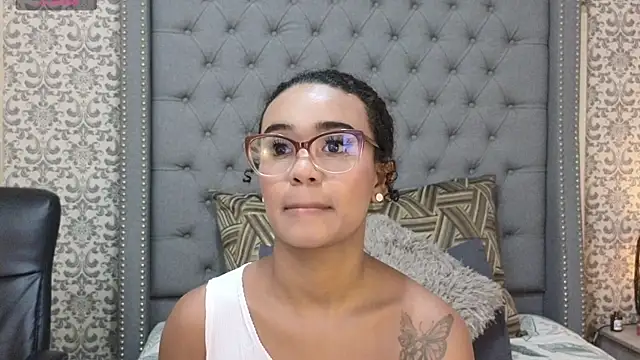 evafoxs online show from March 21, 1:12 pm