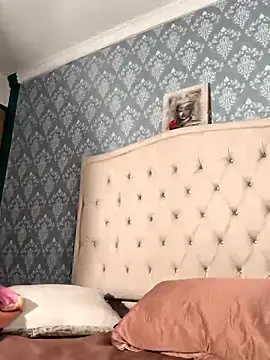 evafoxs online show from October 1, 5:19 pm