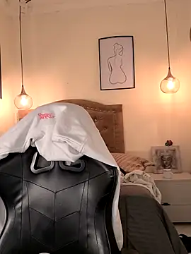 evafoxs online show from December 3, 8:51 pm