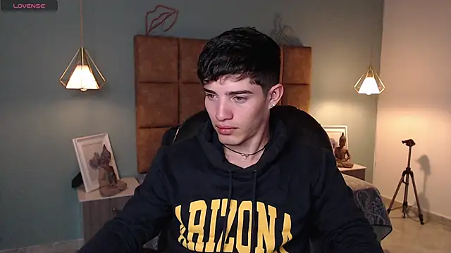 Snapshot of AlejooTwink chatting on February 5, 12:53 am AlejooTwink online show from February 5, 12:53 am