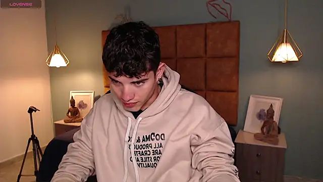 Snapshot of AlejooTwink chatting on February 9, 11:25 pm AlejooTwink online show from February 9, 11:25 pm