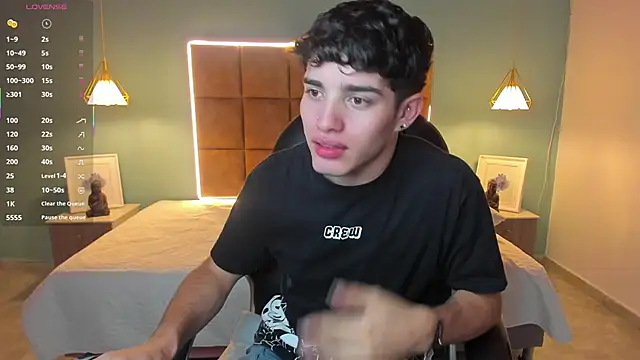 Snapshot of AlejooTwink chatting on October 27, 12:58 am AlejooTwink online show from October 27, 12:58 am