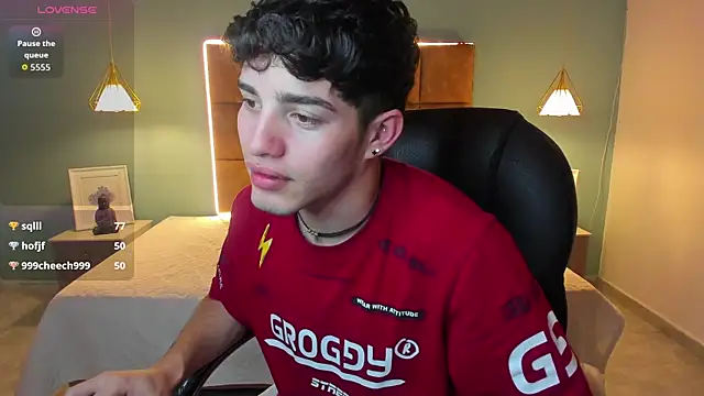 Snapshot of AlejooTwink chatting on October 28, 6:43 pm AlejooTwink online show from October 28, 6:43 pm