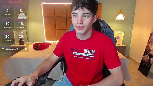 Snapshot of AlejooTwink chatting on October 31, 1:28 am AlejooTwink online show from October 31, 1:28 am