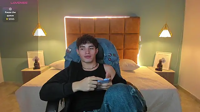 Snapshot of AlejooTwink chatting on November 4, 1:16 am AlejooTwink online show from November 4, 1:16 am