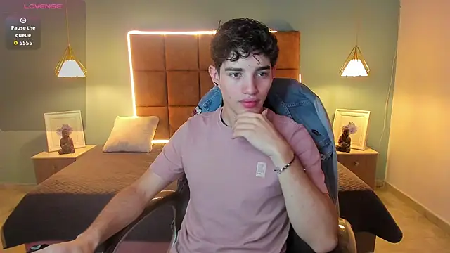 Snapshot of AlejooTwink chatting on November 5, 3:50 am AlejooTwink online show from November 5, 3:50 am