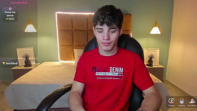 Snapshot of AlejooTwink chatting on November 9, 2:21 am AlejooTwink online show from November 9, 2:21 am