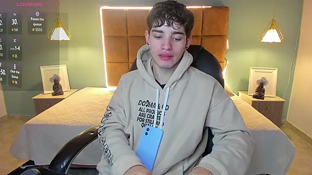 Snapshot of AlejooTwink chatting on November 10, 2:43 am AlejooTwink online show from November 10, 2:43 am